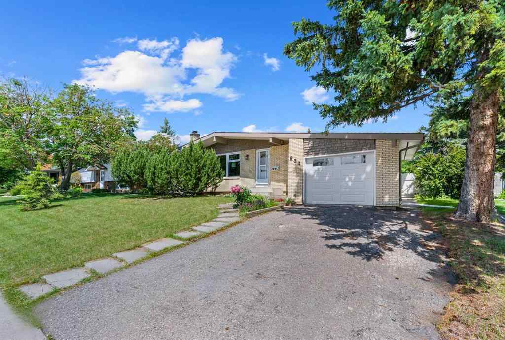 MLS® A2251080 - 924 Cannock Road SW in Canyon Meadows Calgary, Residential