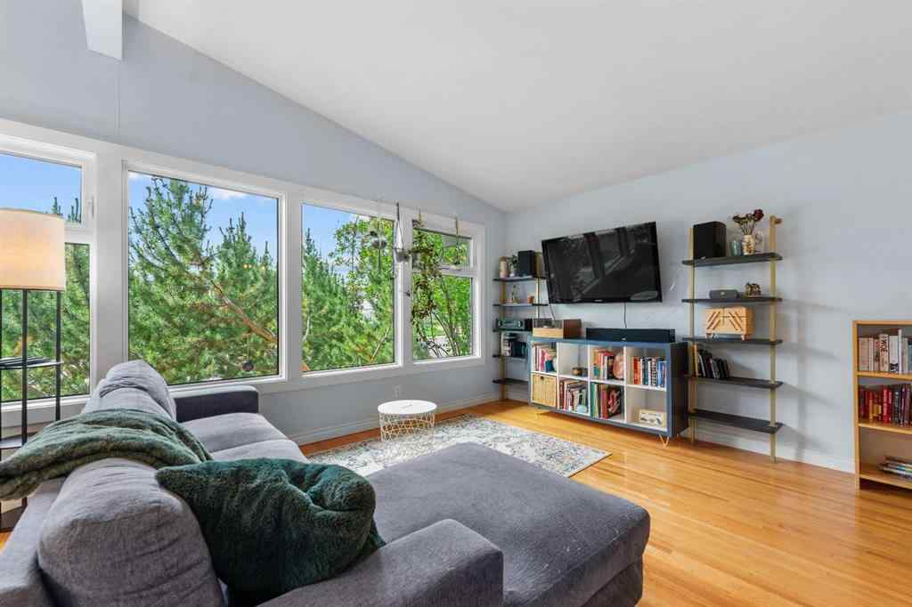 MLS® A2251080 - 924 Cannock Road SW in Canyon Meadows Calgary, Residential