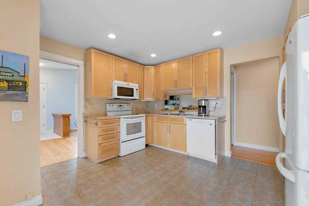 MLS® A2251080 - 924 Cannock Road SW in Canyon Meadows Calgary, Residential
