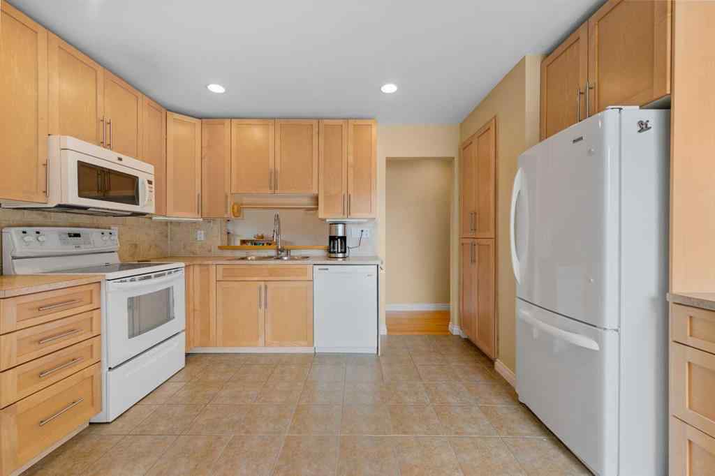 MLS® A2251080 - 924 Cannock Road SW in Canyon Meadows Calgary, Residential