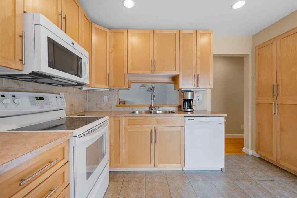 MLS® A2251080 - 924 Cannock Road SW in Canyon Meadows Calgary, Residential