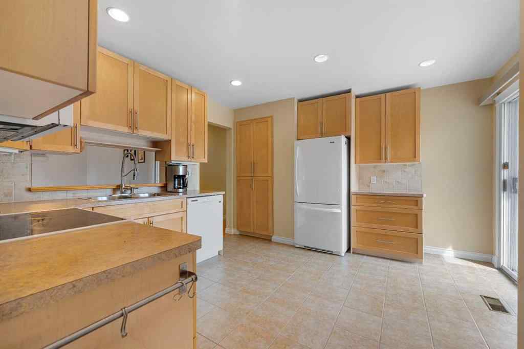MLS® A2251080 - 924 Cannock Road SW in Canyon Meadows Calgary, Residential