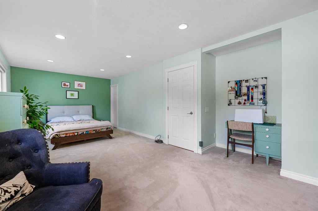 MLS® A2251080 - 924 Cannock Road SW in Canyon Meadows Calgary, Residential