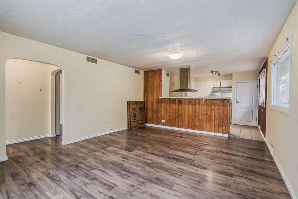 MLS® A2251085 - 2111 Broadview Road NW in West Hillhurst Calgary, Residential
