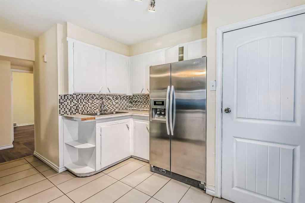 MLS® A2251085 - 2111 Broadview Road NW in West Hillhurst Calgary, Residential