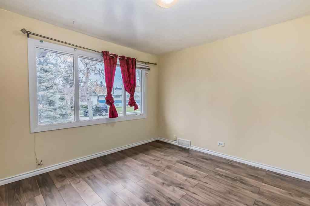 MLS® A2251085 - 2111 Broadview Road NW in West Hillhurst Calgary, Residential