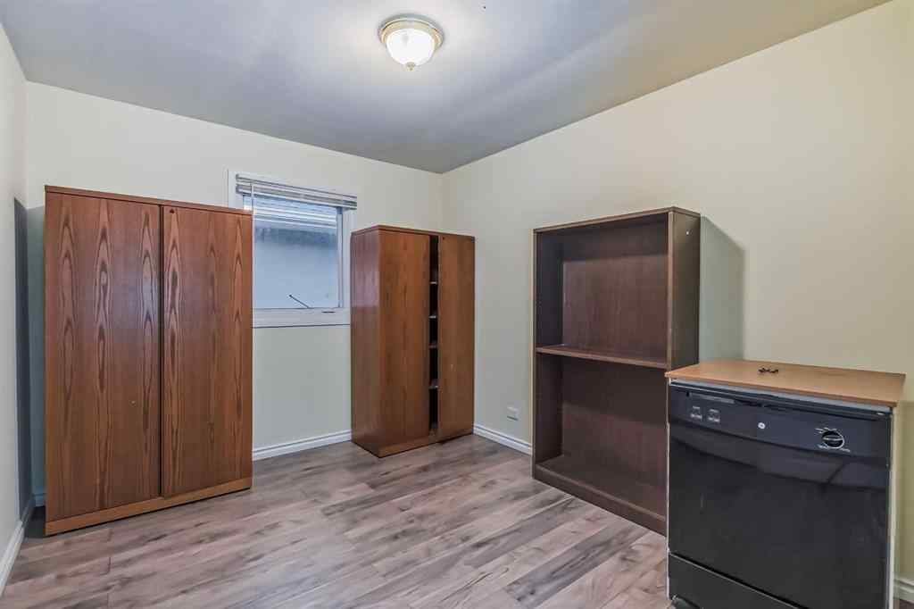 MLS® A2251085 - 2111 Broadview Road NW in West Hillhurst Calgary, Residential