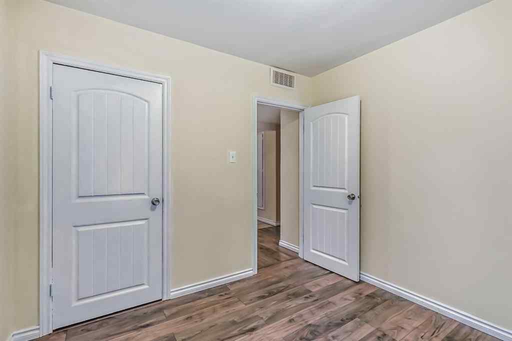MLS® A2251085 - 2111 Broadview Road NW in West Hillhurst Calgary, Residential