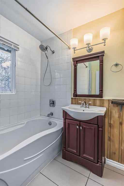 MLS® A2251085 - 2111 Broadview Road NW in West Hillhurst Calgary, Residential