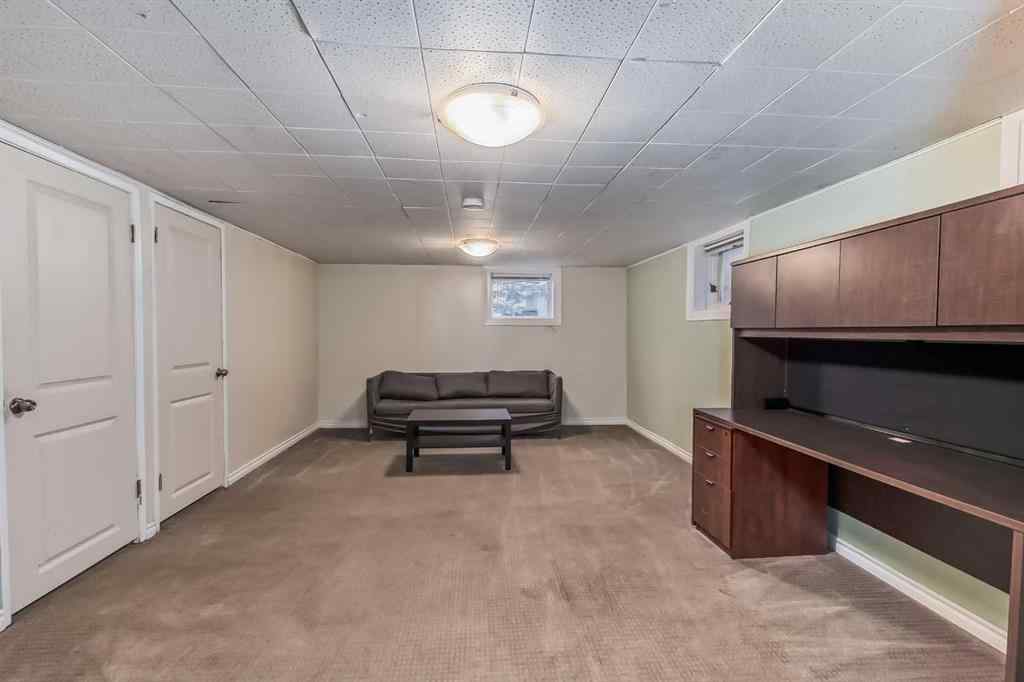 MLS® A2251085 - 2111 Broadview Road NW in West Hillhurst Calgary, Residential