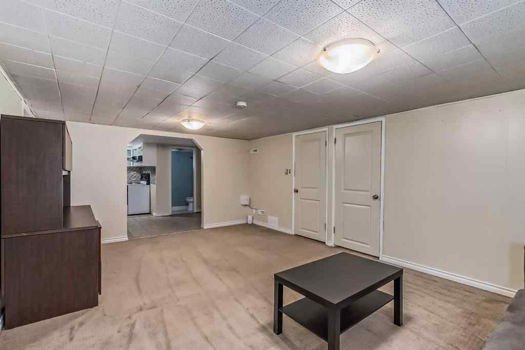 MLS® A2251085 - 2111 Broadview Road NW in West Hillhurst Calgary, Residential