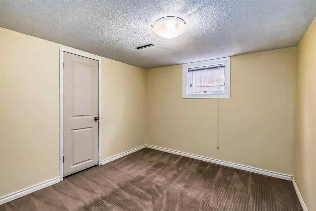 MLS® A2251085 - 2111 Broadview Road NW in West Hillhurst Calgary, Residential