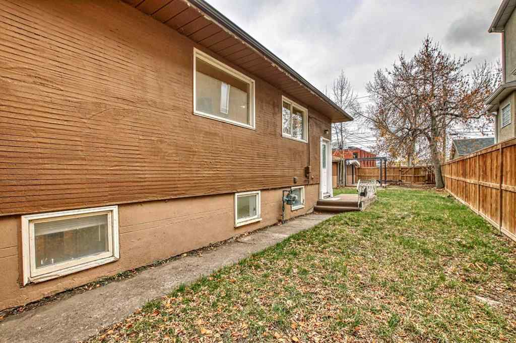 MLS® A2251085 - 2111 Broadview Road NW in West Hillhurst Calgary, Residential