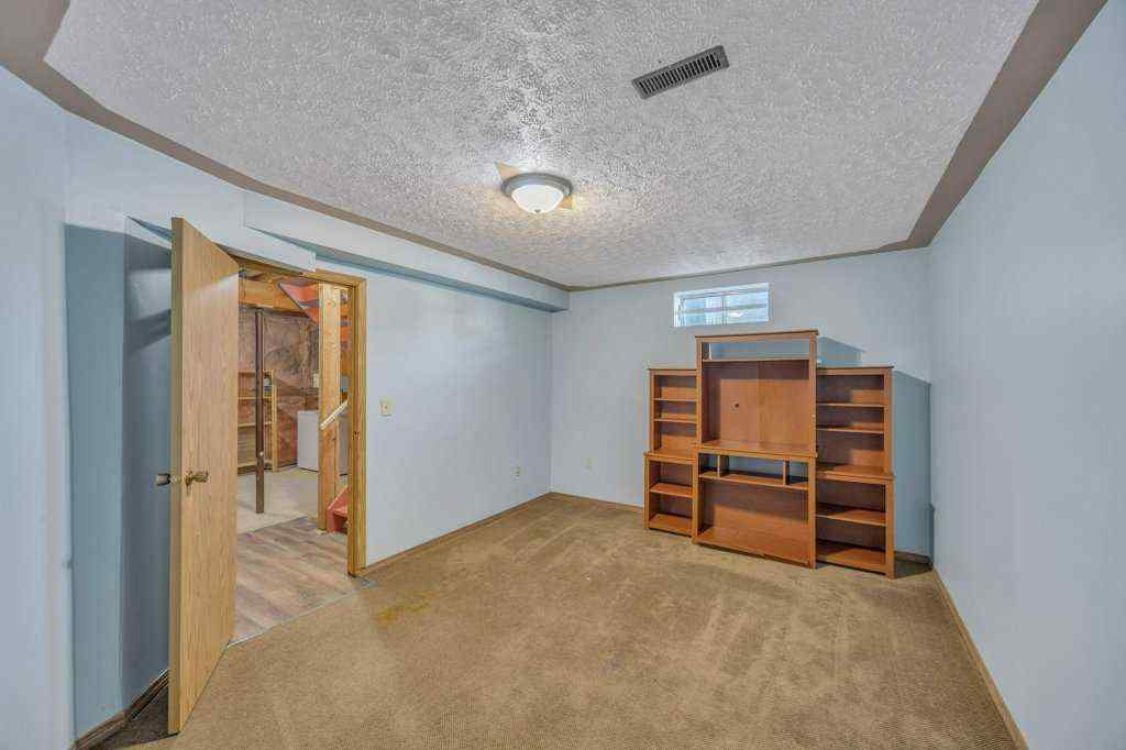 MLS® A2251089 - 67 Martinwood Road NE in Martindale Calgary, Residential