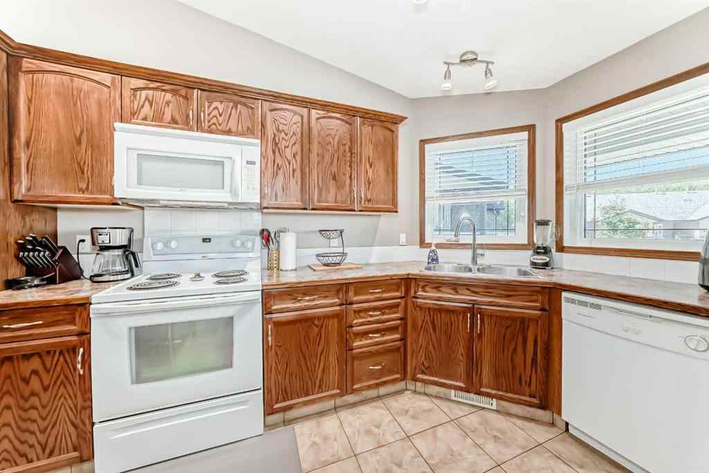 MLS® A2251133 - 5517 52 Avenue Close  in Dodds Lake Innisfail, Residential