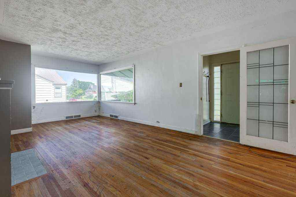 MLS® A2251136 - 4315 50 Avenue  in Downtown Innisfail Innisfail, Residential
