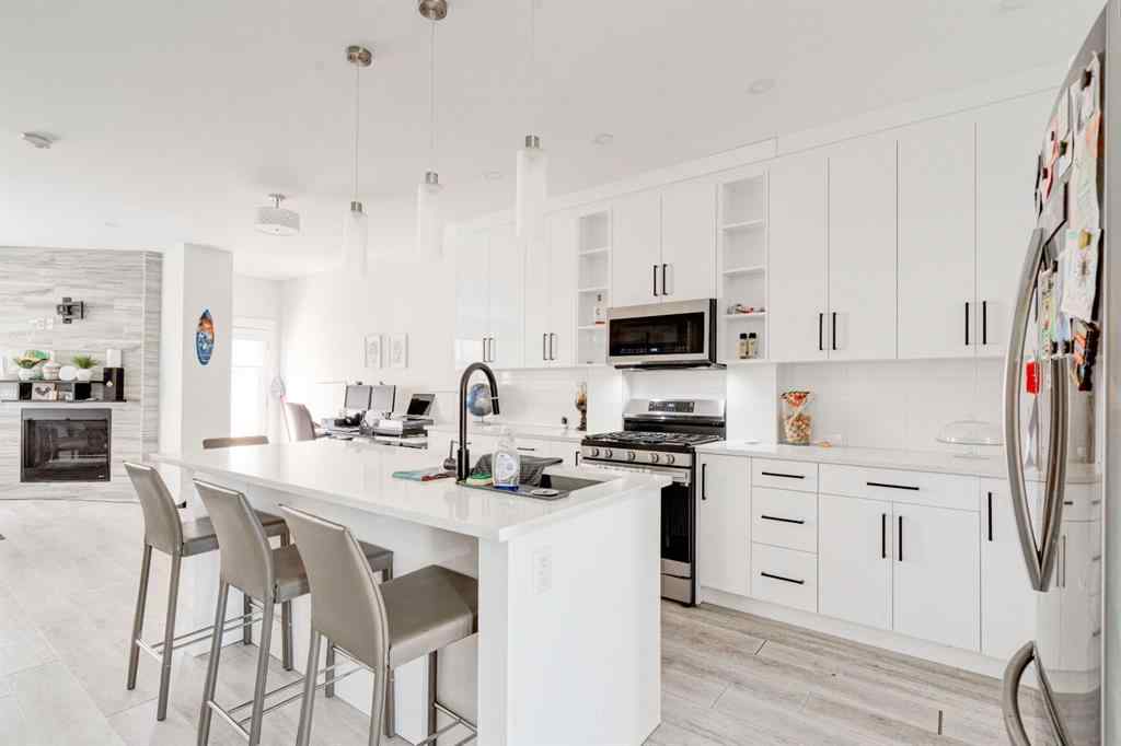 MLS® A2251143 - 2018 40 Street SE in Forest Lawn Calgary, Residential