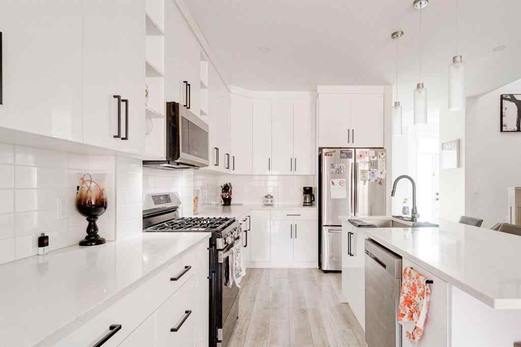 MLS® A2251143 - 2018 40 Street SE in Forest Lawn Calgary, Residential