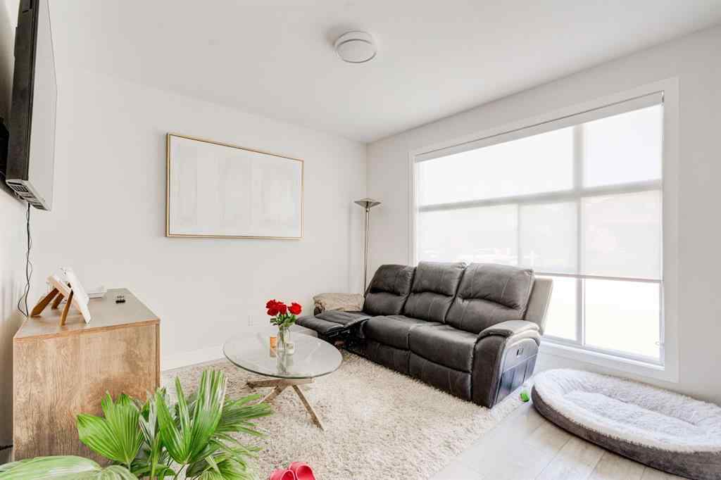 MLS® A2251143 - 2018 40 Street SE in Forest Lawn Calgary, Residential