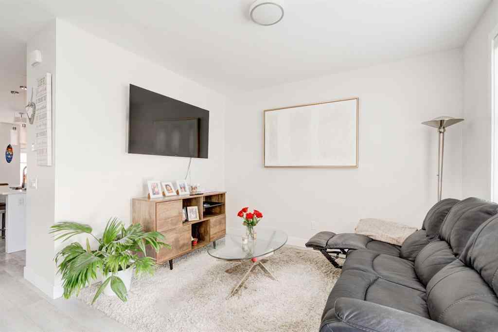 MLS® A2251143 - 2018 40 Street SE in Forest Lawn Calgary, Residential