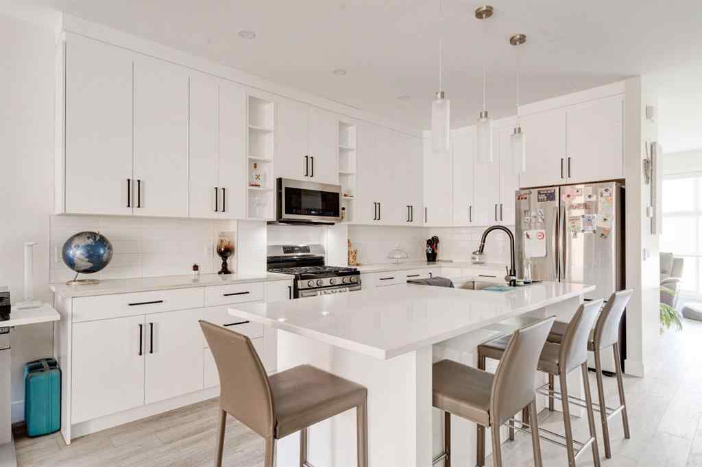 MLS® A2251143 - 2018 40 Street SE in Forest Lawn Calgary, Residential