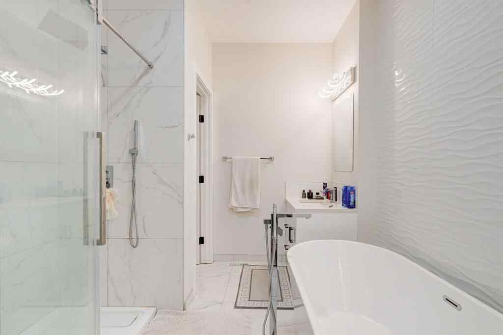 MLS® A2251143 - 2018 40 Street SE in Forest Lawn Calgary, Residential