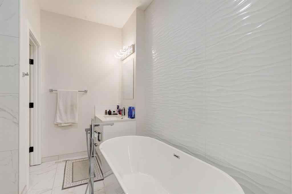 MLS® A2251143 - 2018 40 Street SE in Forest Lawn Calgary, Residential