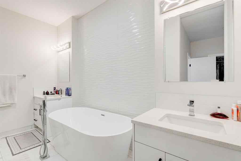 MLS® A2251143 - 2018 40 Street SE in Forest Lawn Calgary, Residential