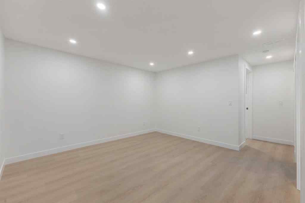 MLS® A2251145 - 5242 Thomas Street NE in Thorncliffe Calgary, Residential