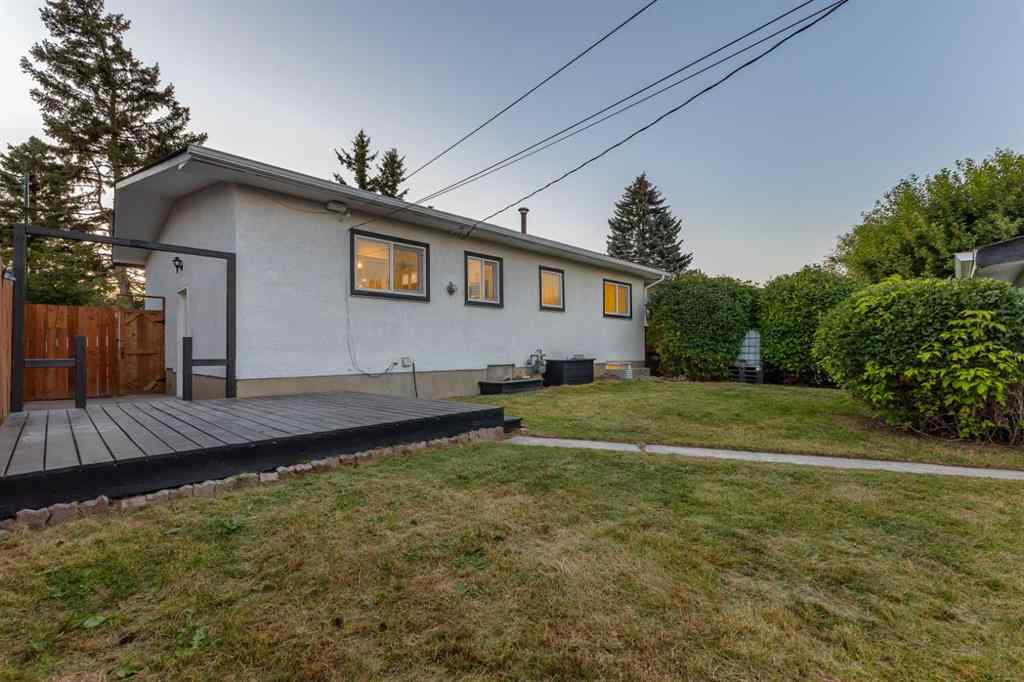MLS® A2251145 - 5242 Thomas Street NE in Thorncliffe Calgary, Residential