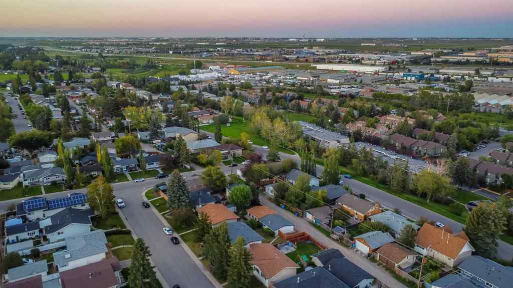 MLS® A2251145 - 5242 Thomas Street NE in Thorncliffe Calgary, Residential
