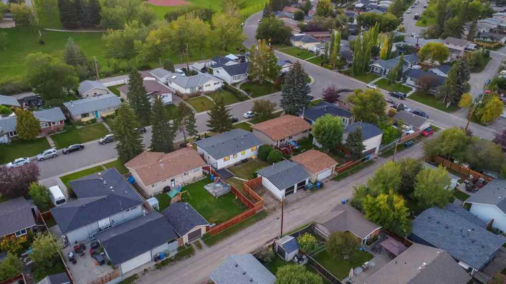 MLS® A2251145 - 5242 Thomas Street NE in Thorncliffe Calgary, Residential