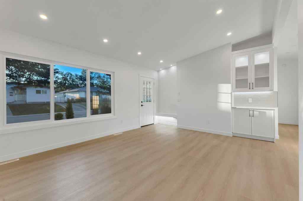 MLS® A2251145 - 5242 Thomas Street NE in Thorncliffe Calgary, Residential