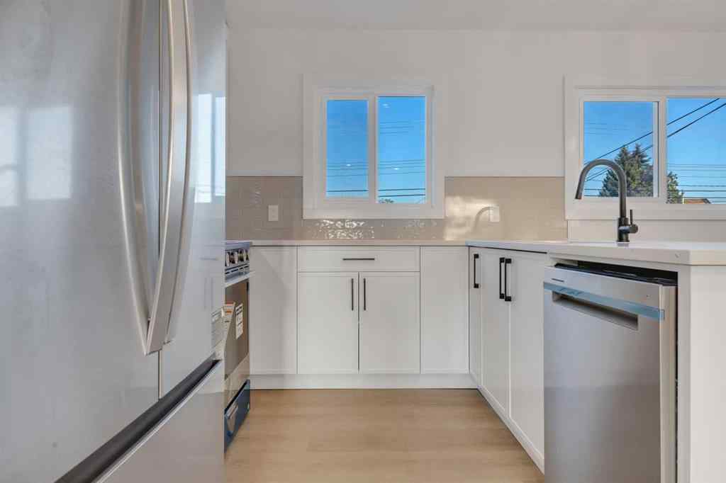 MLS® A2251145 - 5242 Thomas Street NE in Thorncliffe Calgary, Residential