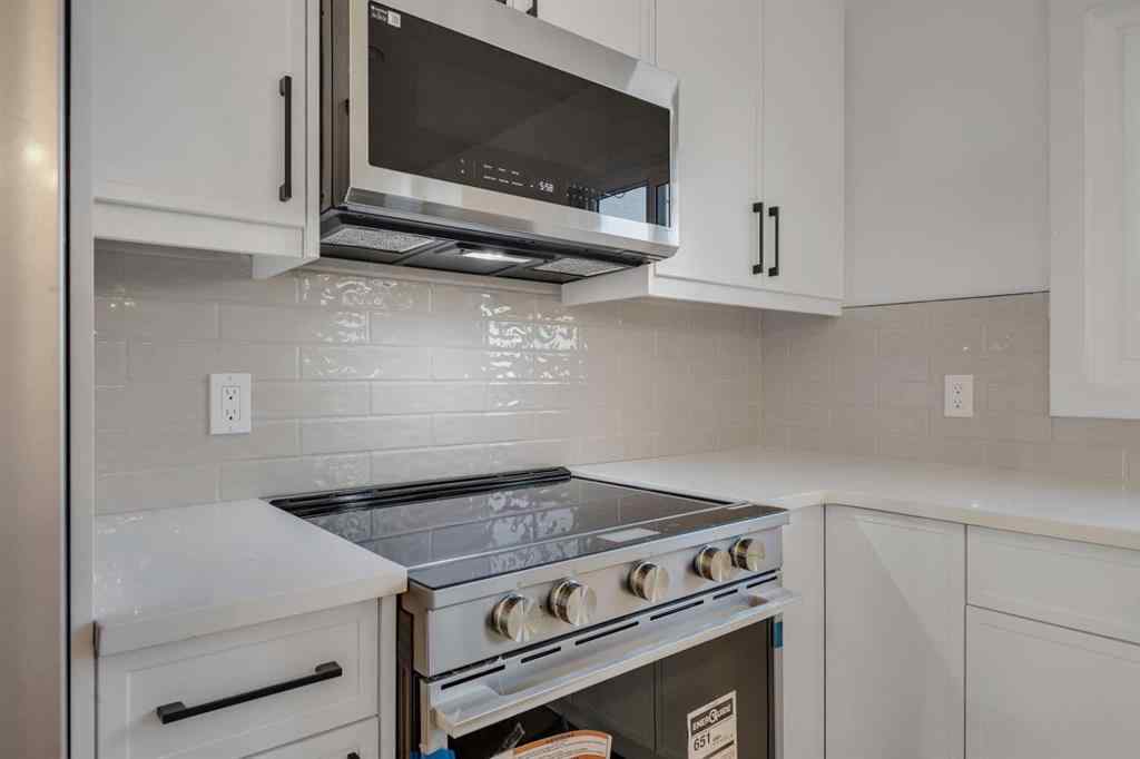 MLS® A2251145 - 5242 Thomas Street NE in Thorncliffe Calgary, Residential