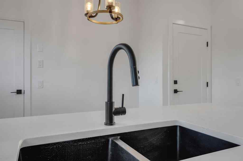 MLS® A2251145 - 5242 Thomas Street NE in Thorncliffe Calgary, Residential