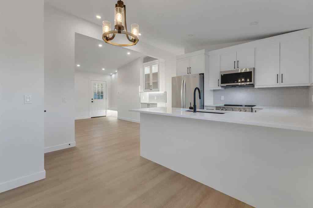 MLS® A2251145 - 5242 Thomas Street NE in Thorncliffe Calgary, Residential