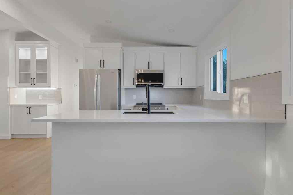 MLS® A2251145 - 5242 Thomas Street NE in Thorncliffe Calgary, Residential