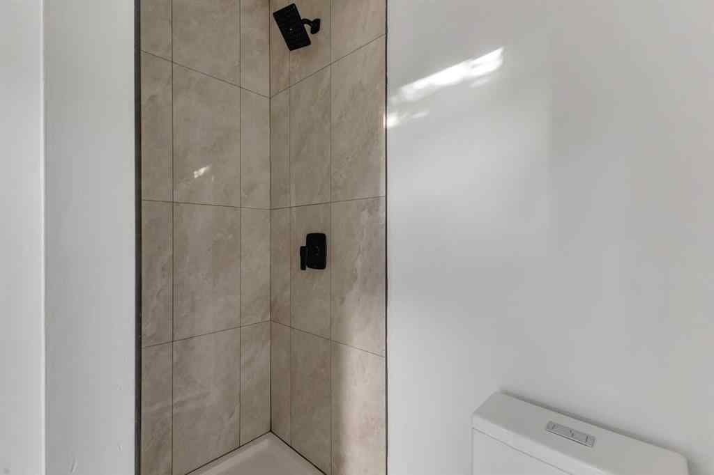 MLS® A2251145 - 5242 Thomas Street NE in Thorncliffe Calgary, Residential