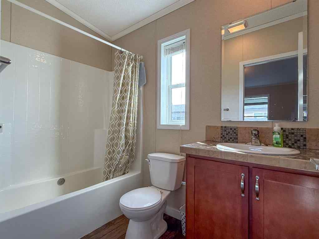 MLS® A2251146 - 5219 44th Street  in NONE Clive, Residential