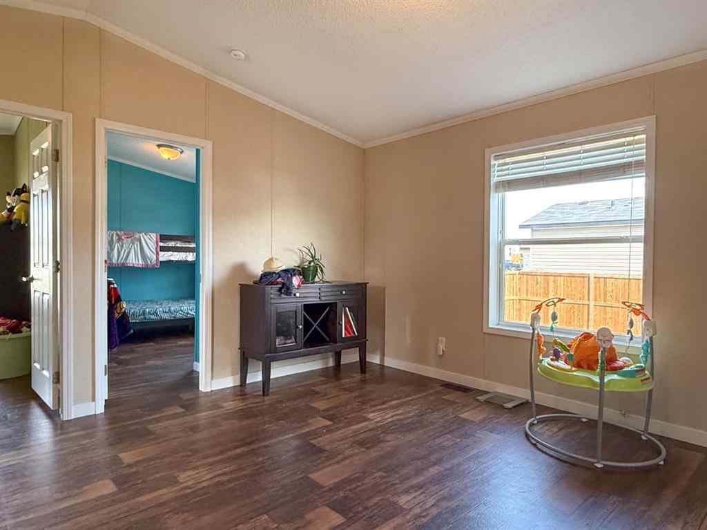 MLS® A2251146 - 5219 44th Street  in NONE Clive, Residential
