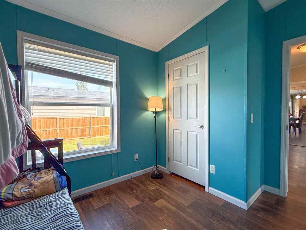 MLS® A2251146 - 5219 44th Street  in NONE Clive, Residential
