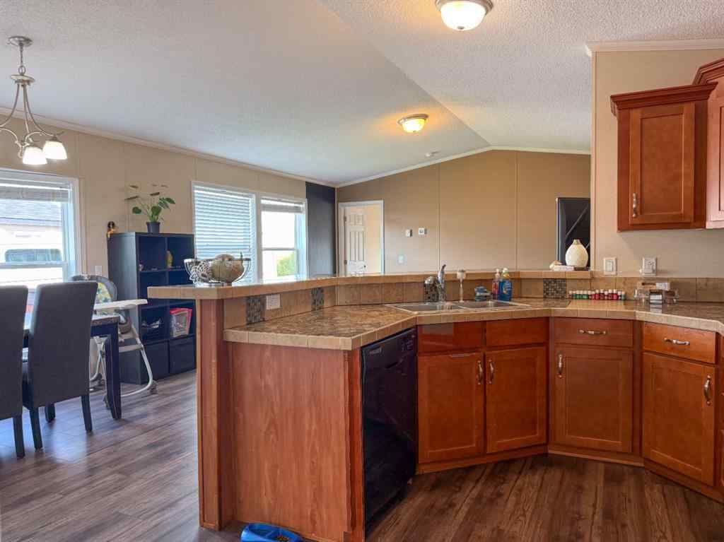 MLS® A2251146 - 5219 44th Street  in NONE Clive, Residential