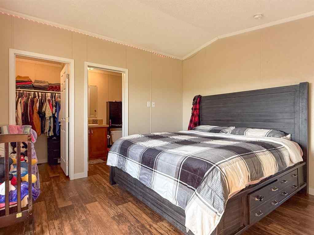 MLS® A2251146 - 5219 44th Street  in NONE Clive, Residential