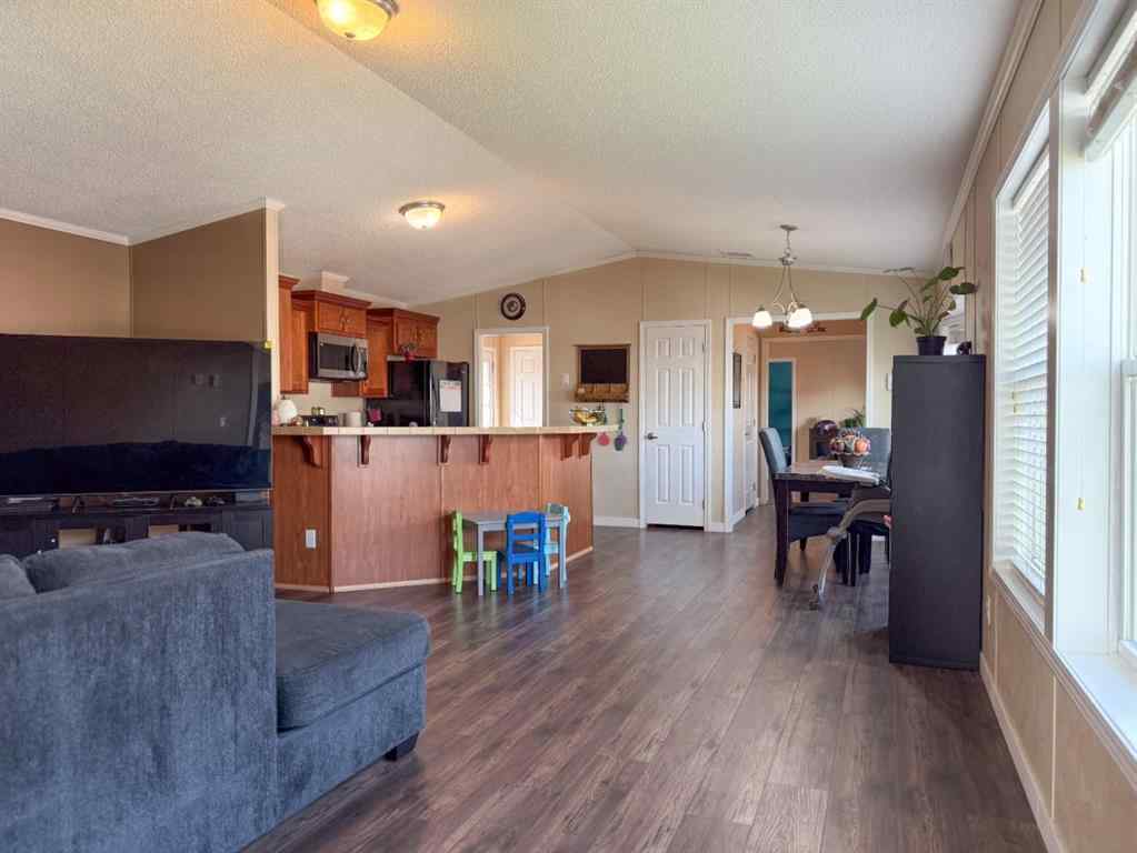 MLS® A2251146 - 5219 44th Street  in NONE Clive, Residential
