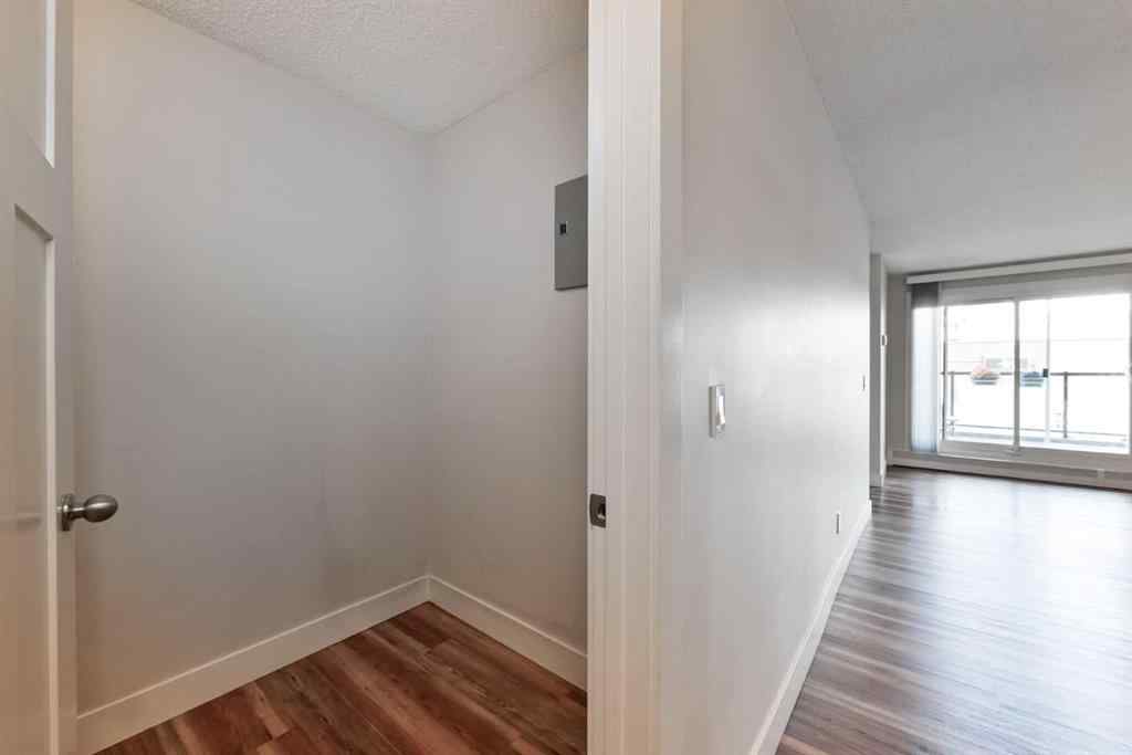 MLS® A2251150 - Unit #203 1915 26 Street SW in Killarney/Glengarry Calgary, Residential