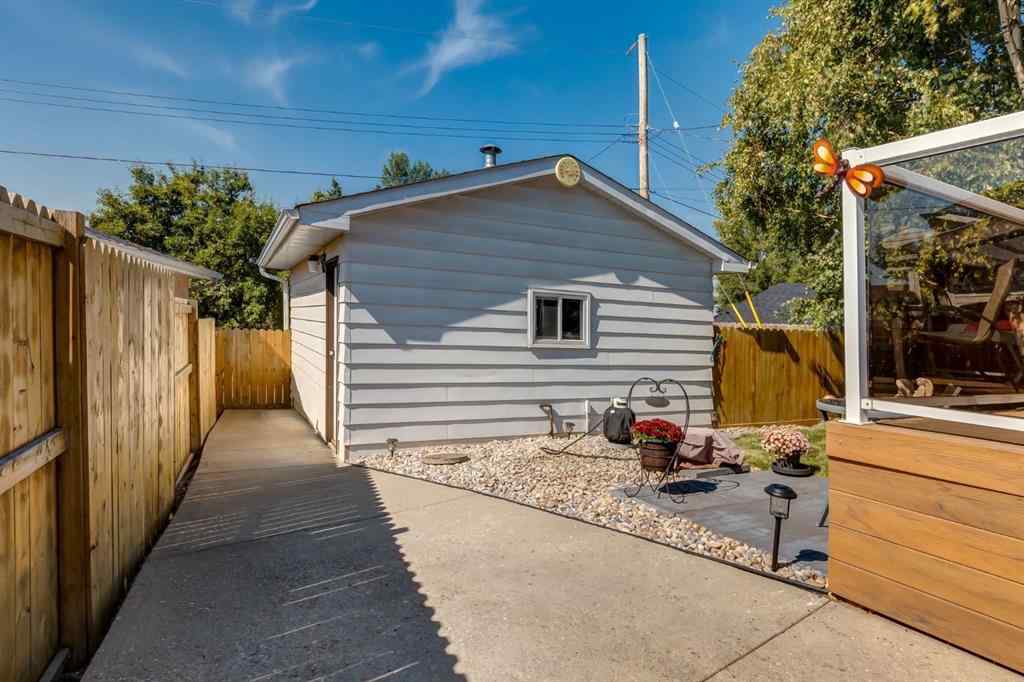 MLS® A2251153 - 4107 Doverview Drive SE in Dover Calgary, Residential