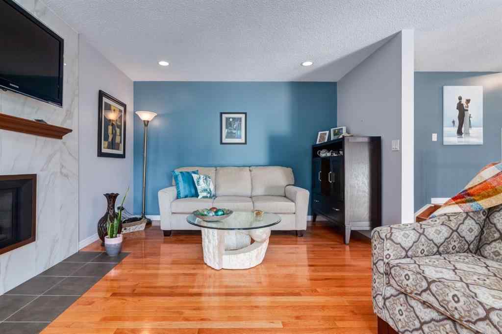 MLS® A2251153 - 4107 Doverview Drive SE in Dover Calgary, Residential