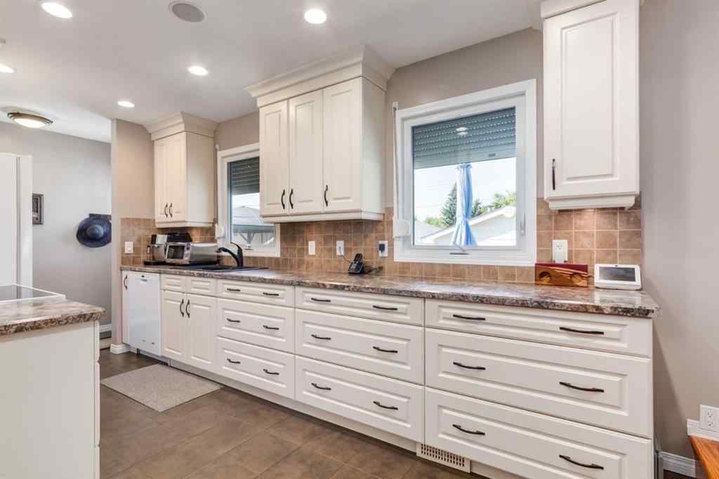 MLS® A2251153 - 4107 Doverview Drive SE in Dover Calgary, Residential