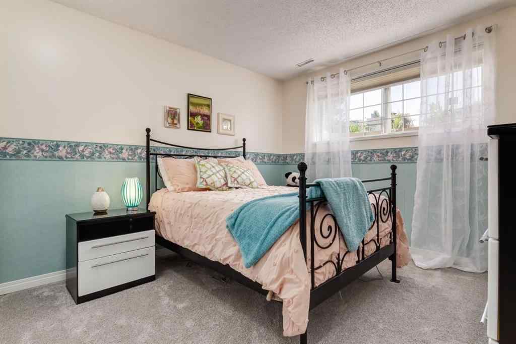 MLS® A2251153 - 4107 Doverview Drive SE in Dover Calgary, Residential